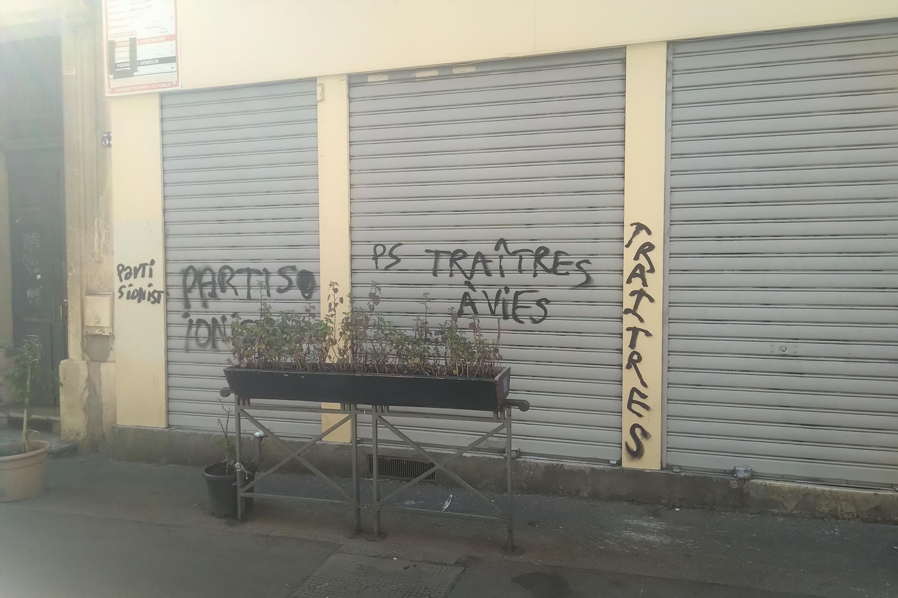 À Marseille, la permanence du Parti socialiste recouverte de tags antisémites