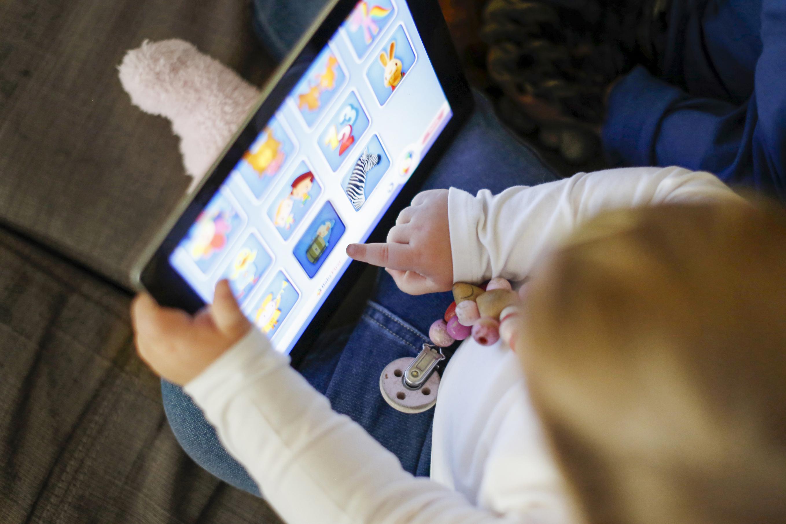 Moins de 3 ans : la France s’apprête enfin à interdire les écrans pour les tout-petits