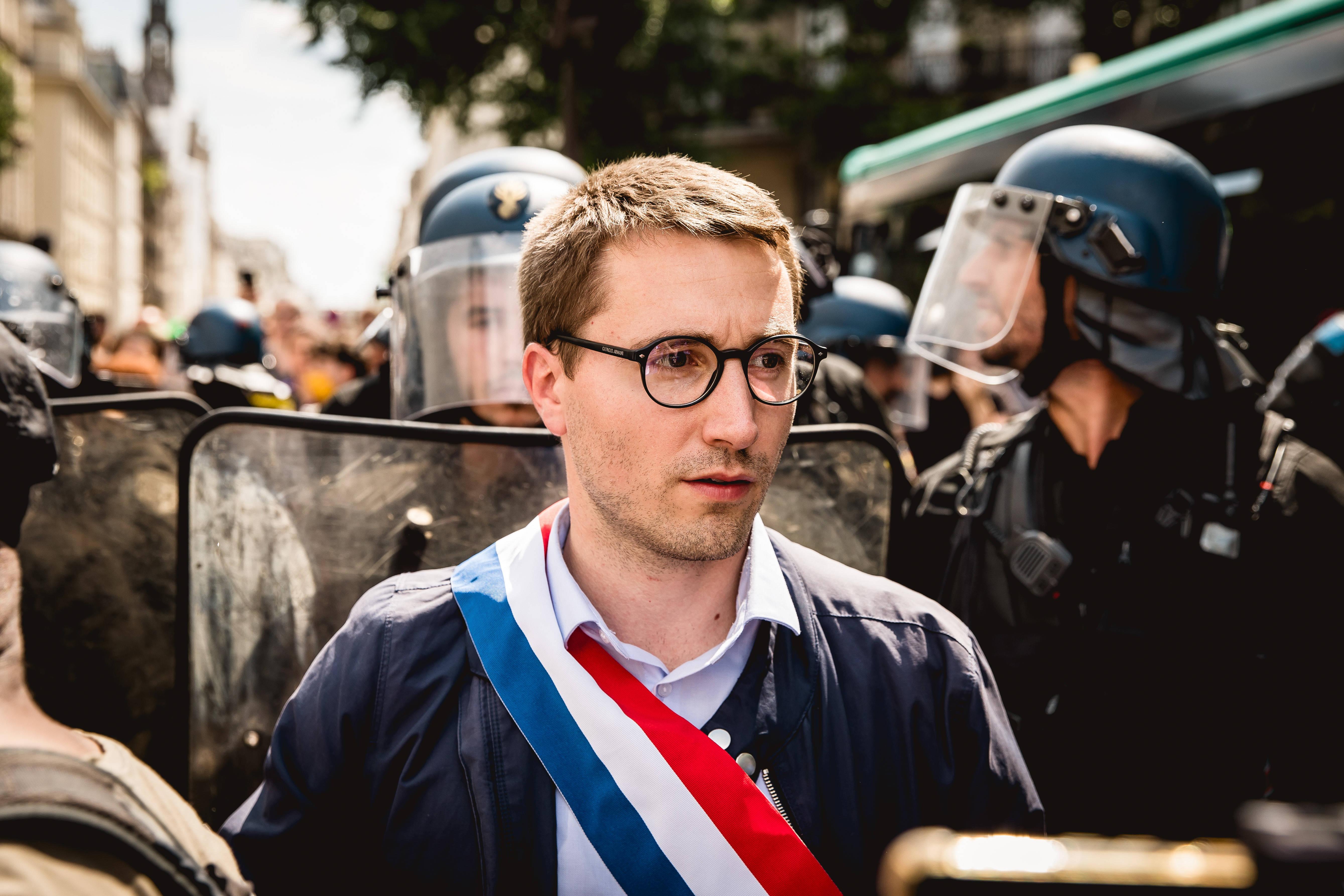 «Le barbare, c’est lui» : Léaument accuse Retailleau d’«organiser le chaos» à Paris après la victoire du PSG