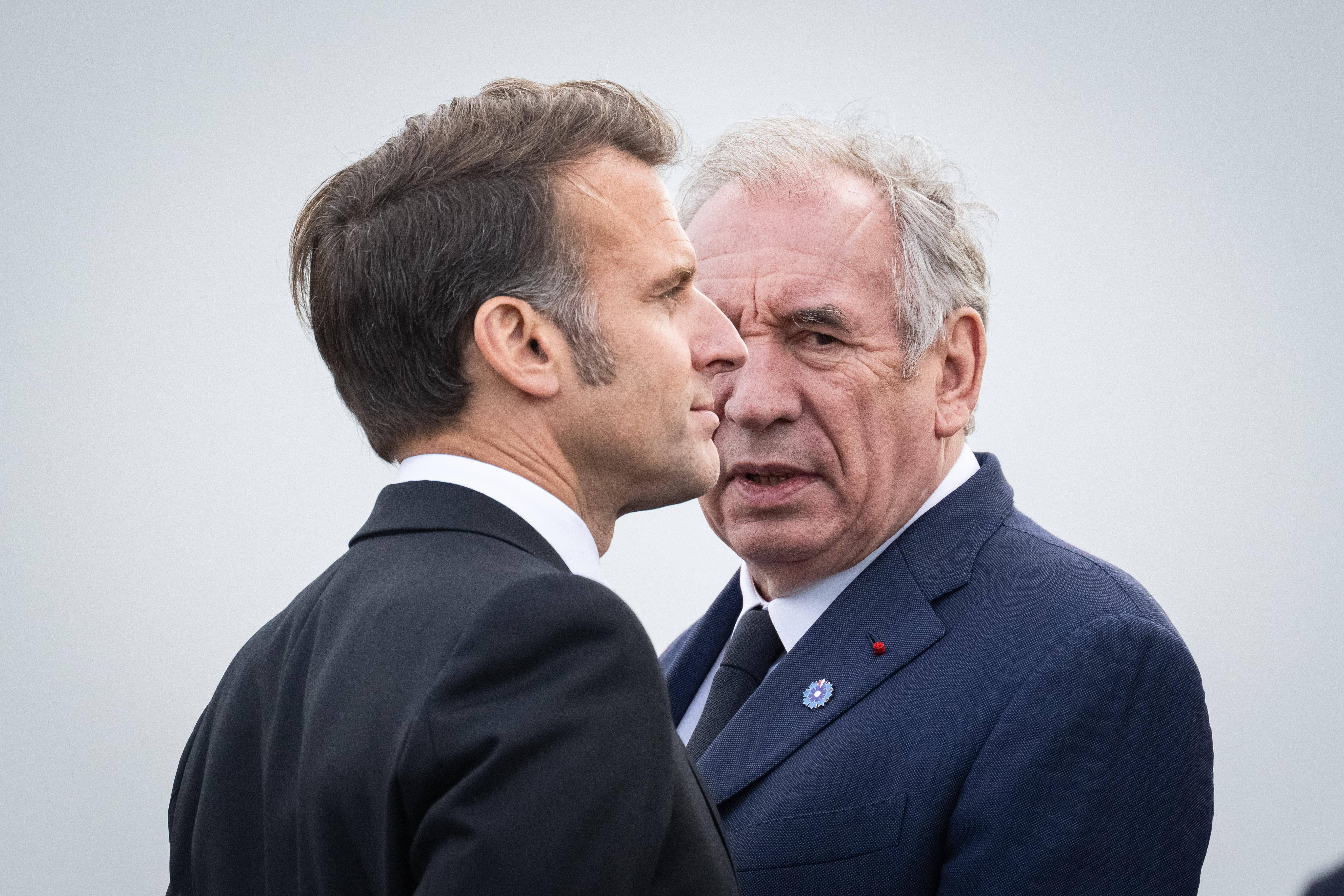 Crise budgétaire, retour en force de LR : Macron et Bayrou pataugent dans le chaos institutionnel