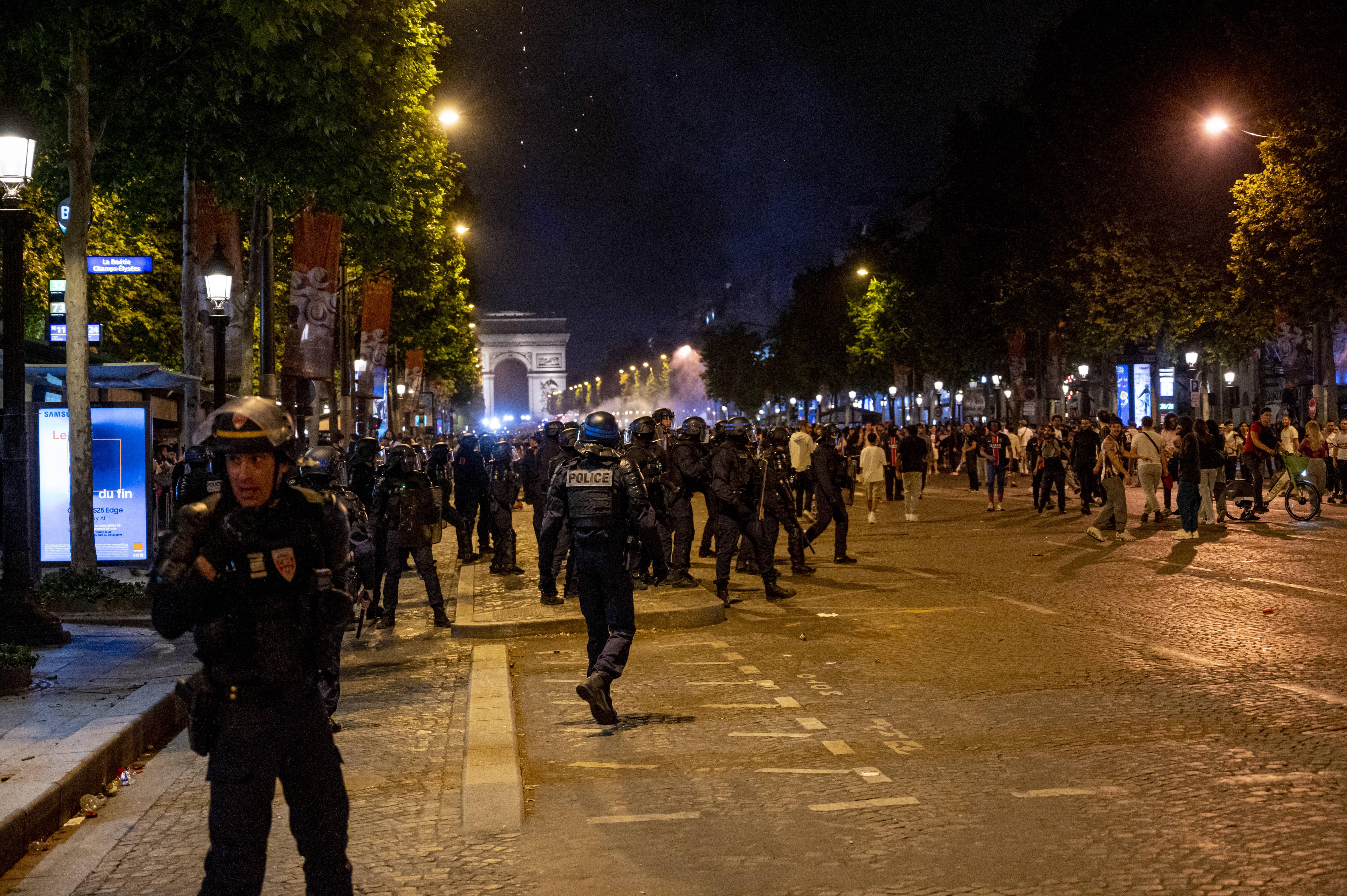 SONDAGE – Violences contre les policiers : 87 % des Français veulent des peines de prison ferme d’au moins 3 mois