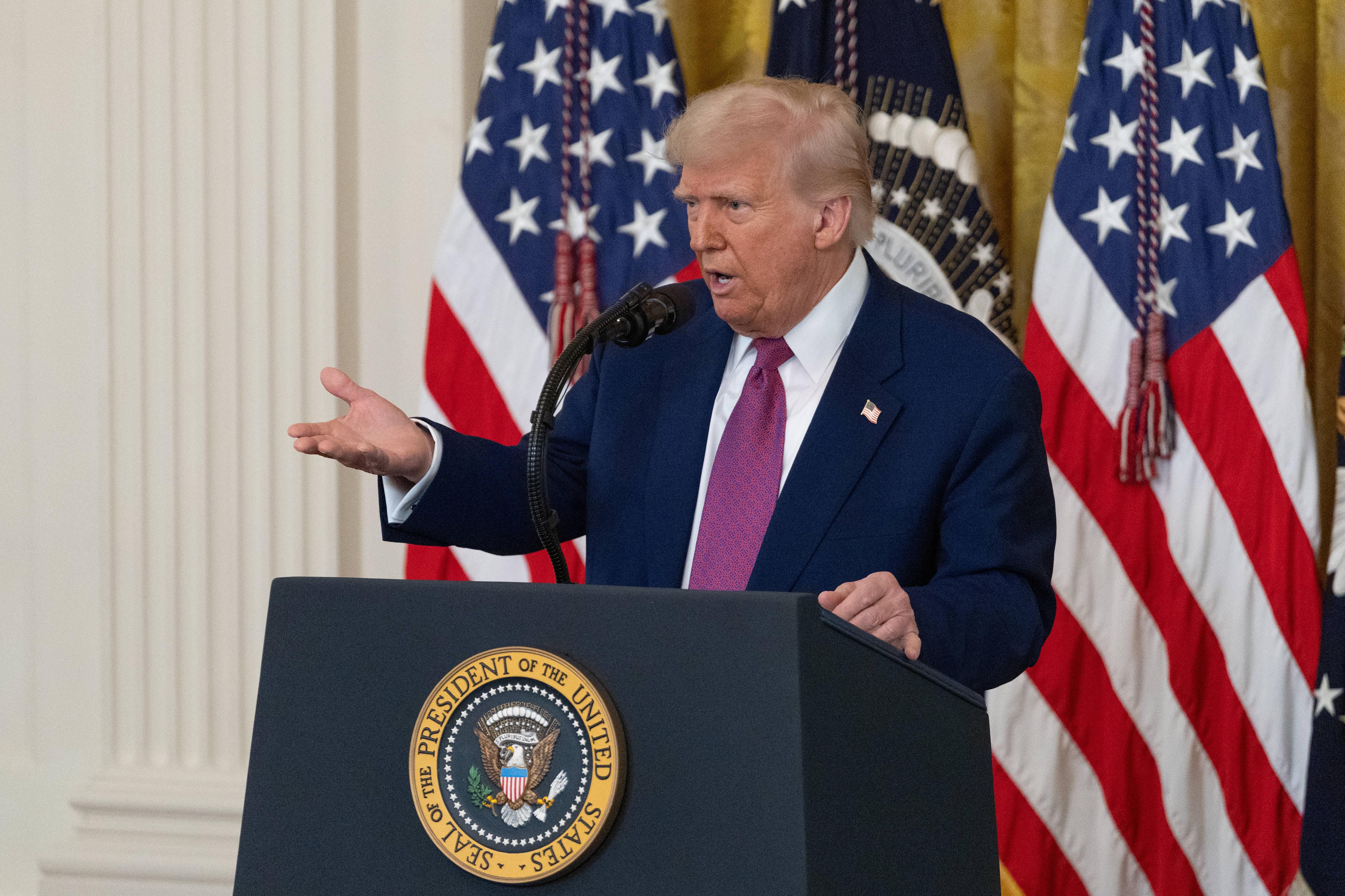 «Toute la force et la puissance de nos armées s’abattront sur vous» : la mise en garde cinglante de Trump contre le régime des mollahs