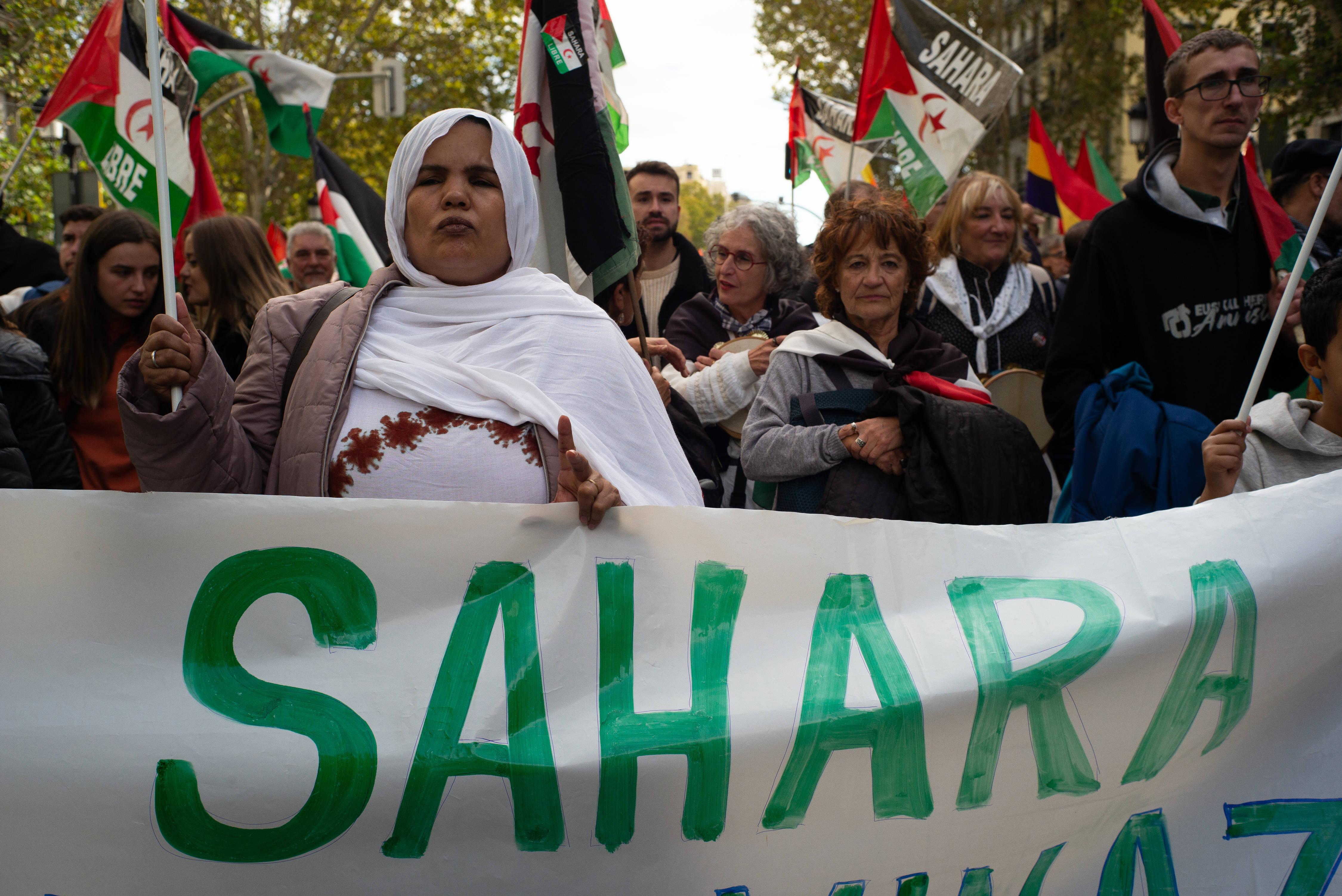 Sahara occidental : le Royaume-Uni apporte son soutien au plan d’autonomie marocain, Alger fulmine