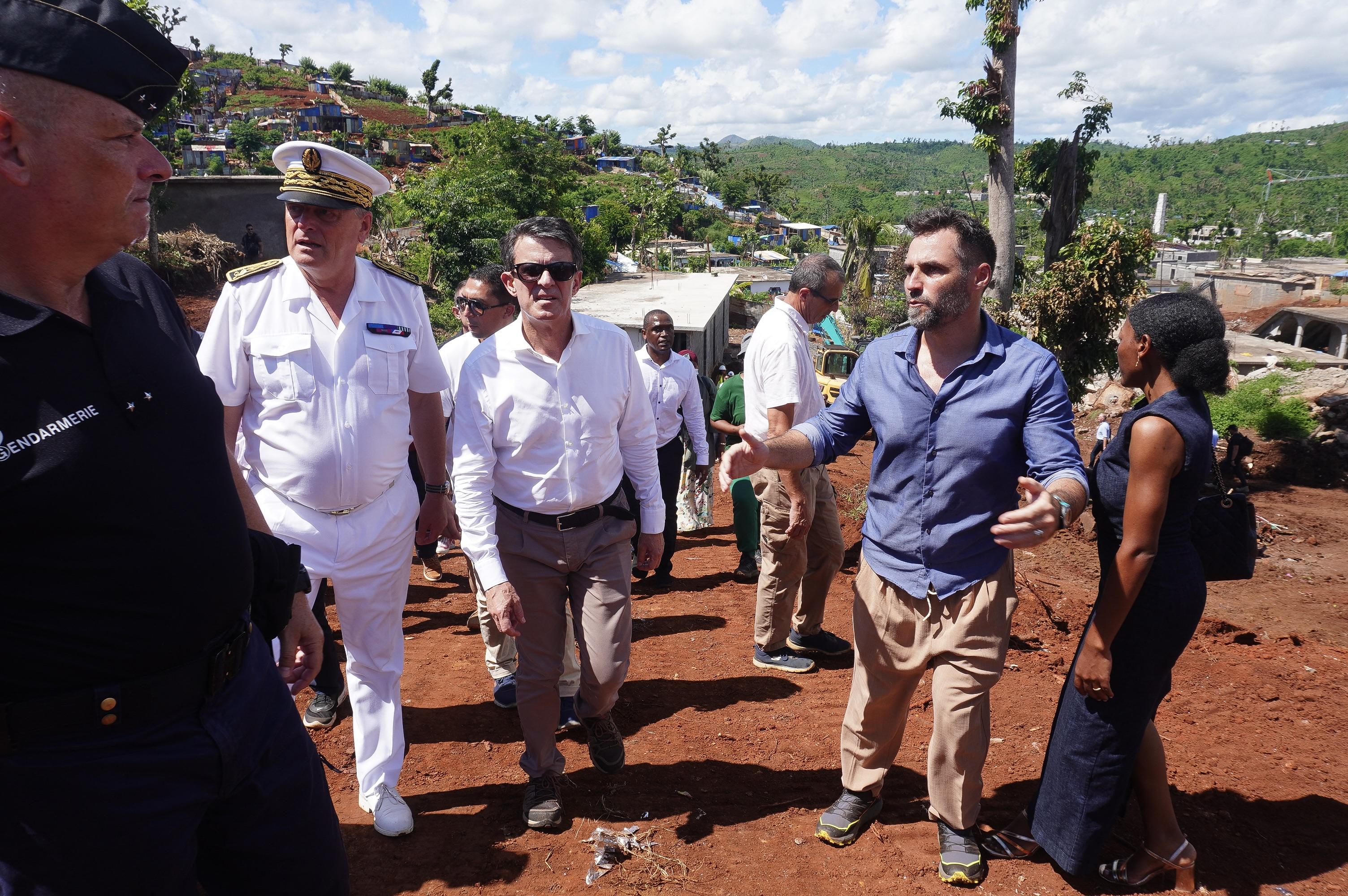 Mayotte : Manuel Valls appelle à une refondation républicaine d’urgence