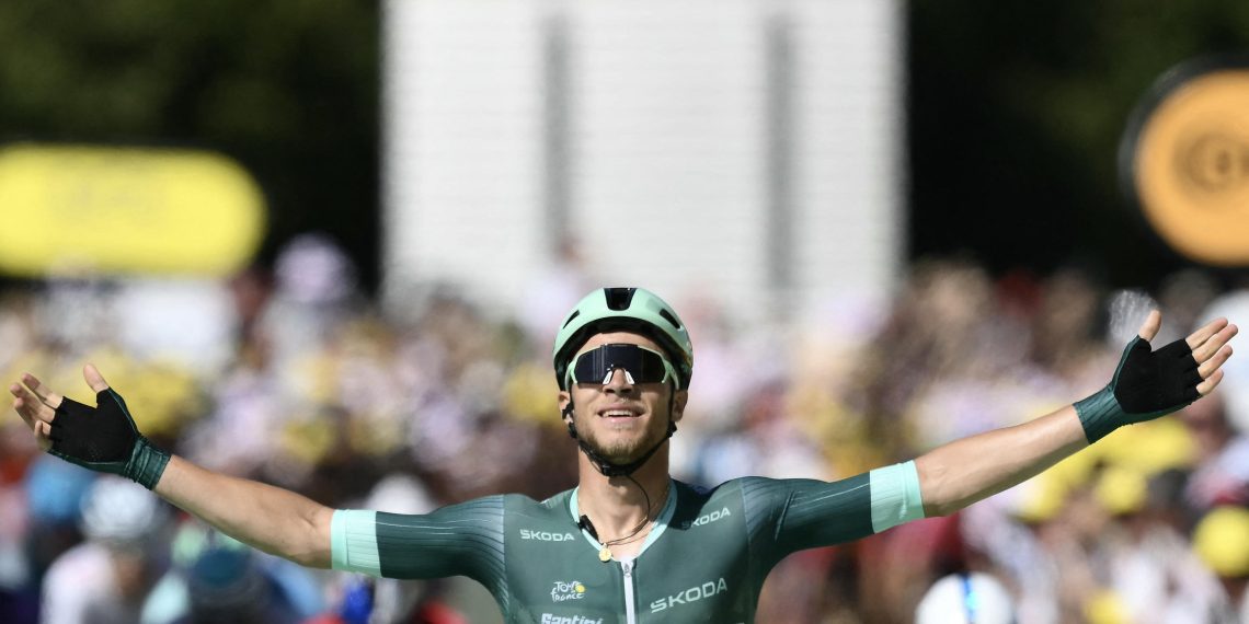 Tour de France : Jonathan Milan remporte la 8e étape et met fin à cinq ans de disette italienne