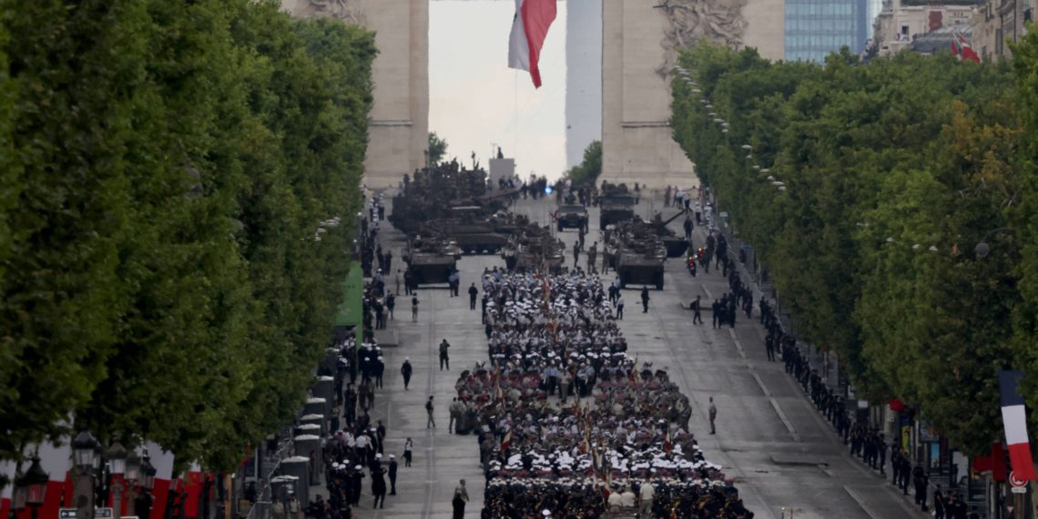 14 Juillet : «Ça fait du bien pour la patrie», sur les Champs-Élysées, un public en communion avec l’armée française