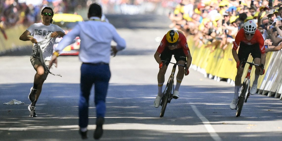 Tour de France : un militant propalestinien interpellé après son intrusion