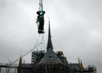 Notre-Dame de Paris : la dernière statue, celle de Saint-Thomas, retrouve la cathédrale