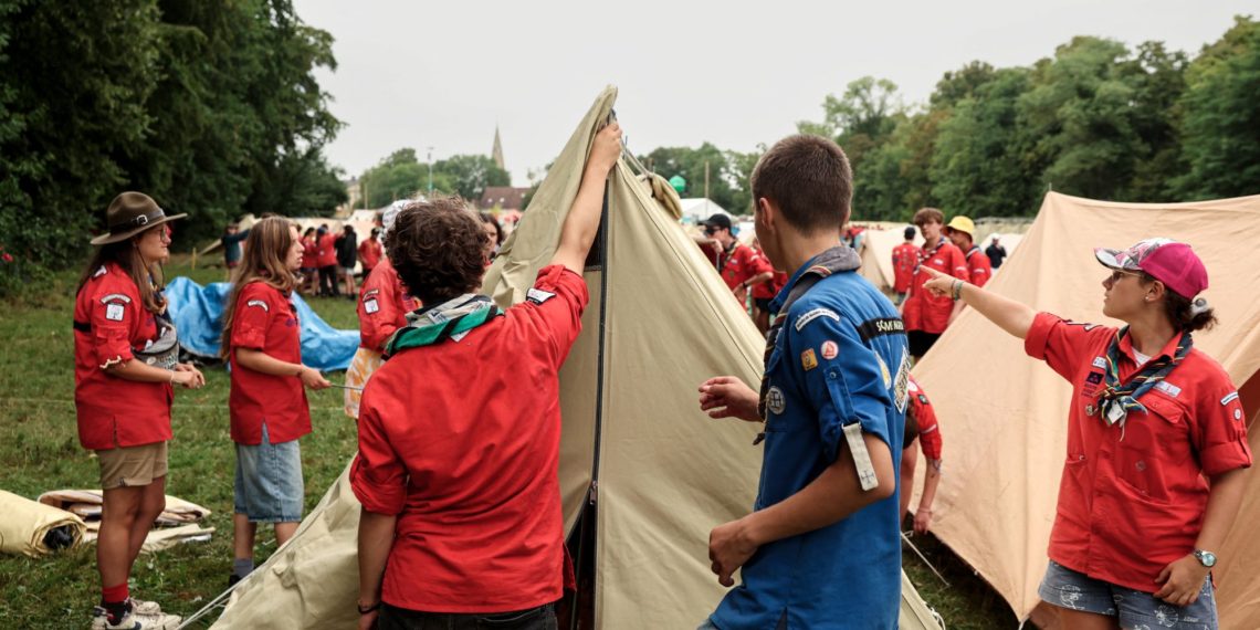 Cinq jours sans téléphone : 17.000 scouts réunis à Jambville renouent avec leur foi et la nature
