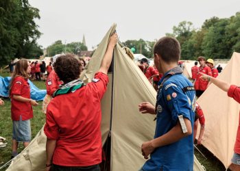 Cinq jours sans téléphone : 17.000 scouts réunis à Jambville renouent avec leur foi et la nature