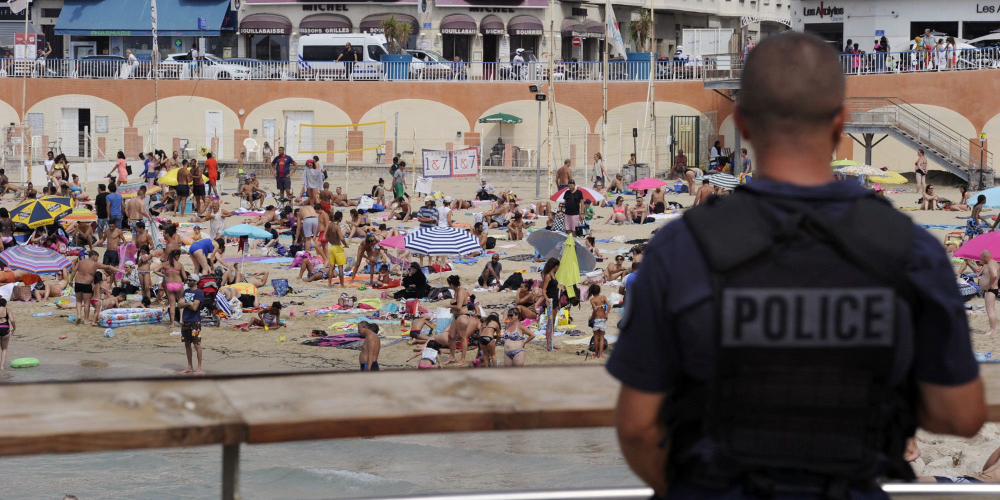 «Je ne viens qu’avec mon maillot et ma serviette» : à Marseille, les touristes et habitants désabusés face aux voleurs qui ratissent les plages
