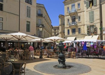Tourisme : à Nîmes, les touristes se serrent la ceinture et les hôteliers font grise mine