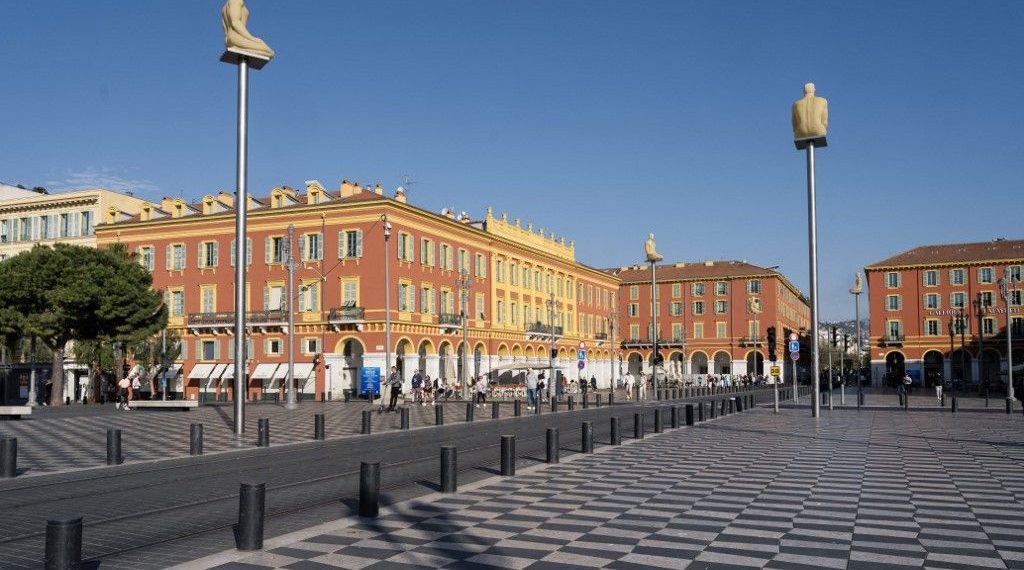 À Nice, des kiosques de police municipale installés sur deux places très fréquentées de la ville