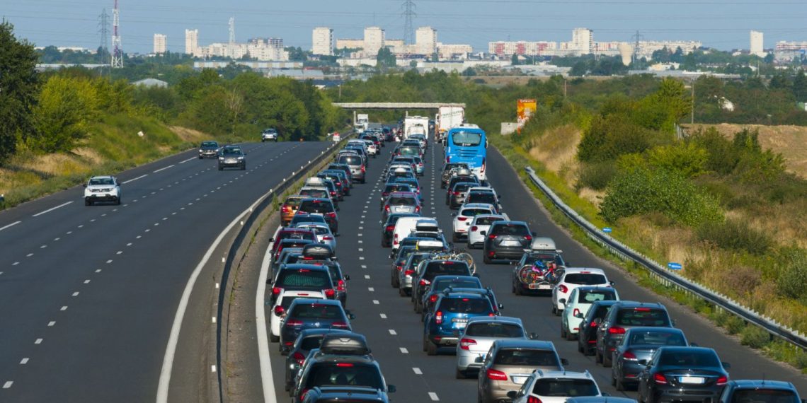 Départs en vacances : Bison futé voit rouge sur les routes pour vendredi et samedi