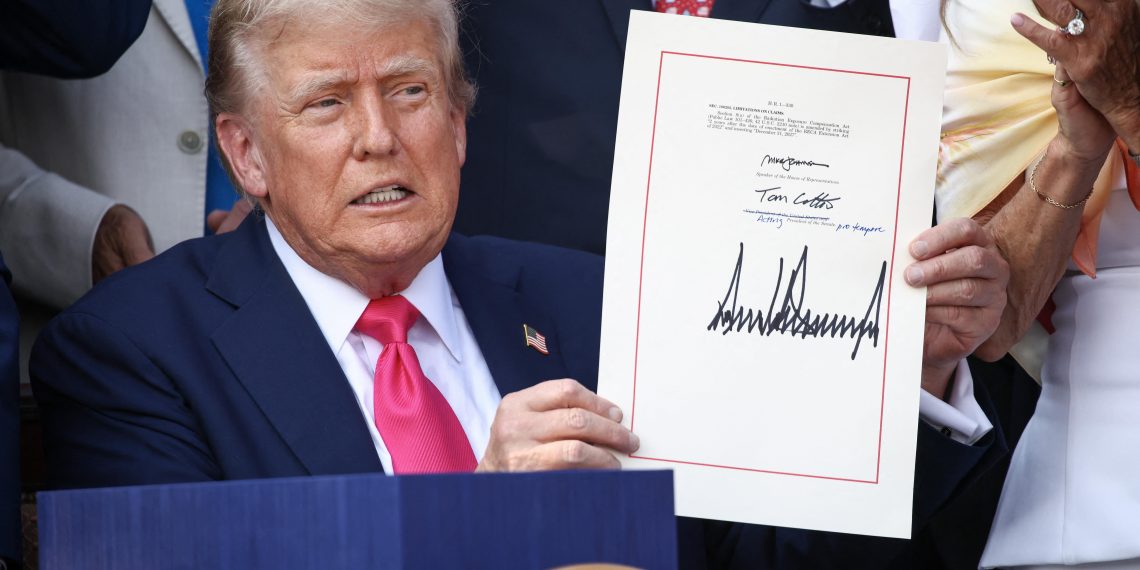 États-Unis : Trump instaure une taxe sur les transferts d’argent à l’étranger, coup dur pour les pays africains