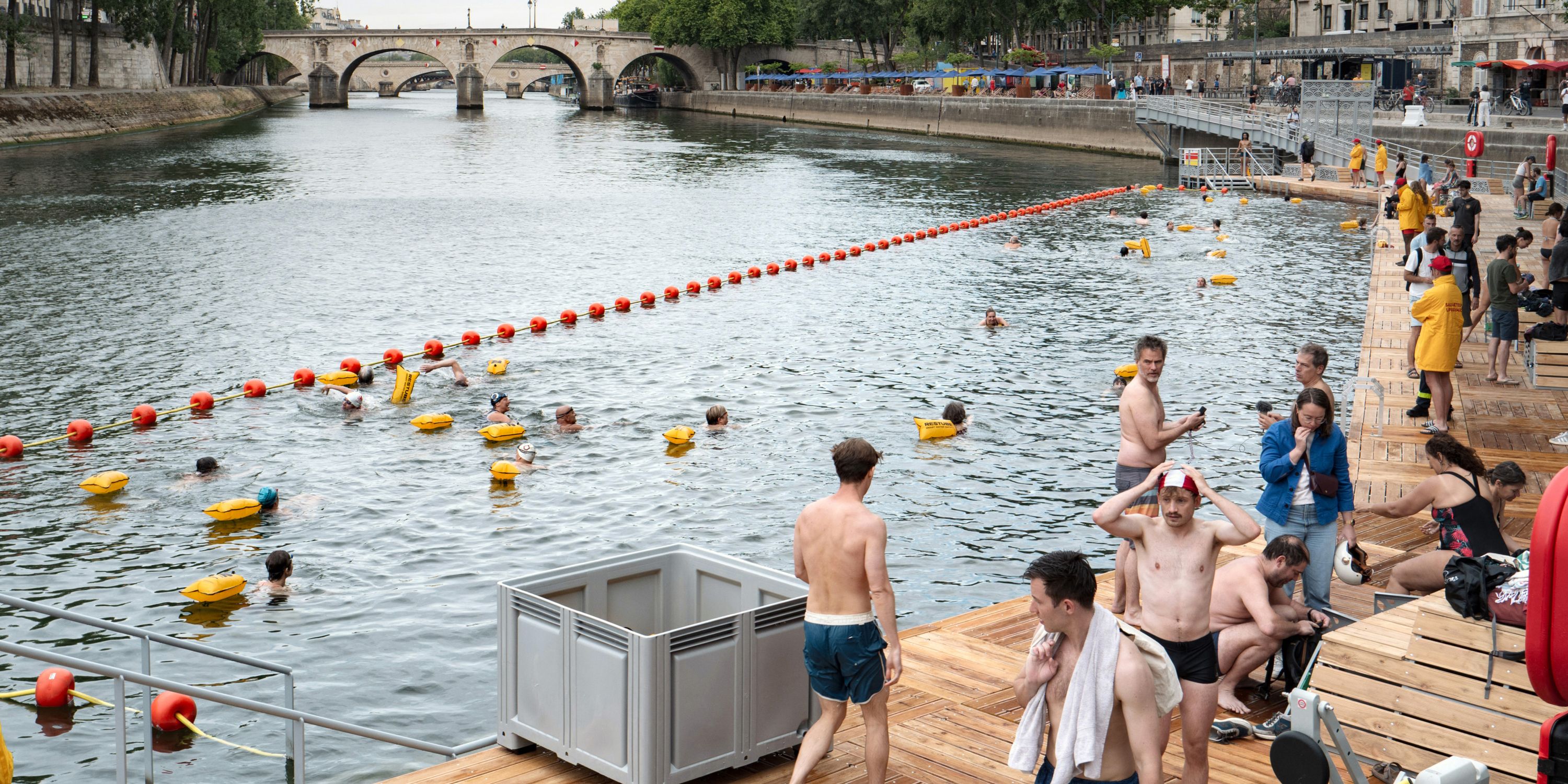 «On reviendra sans problème» : les Parisiens séduits par la possibilité de se baigner dans la Seine