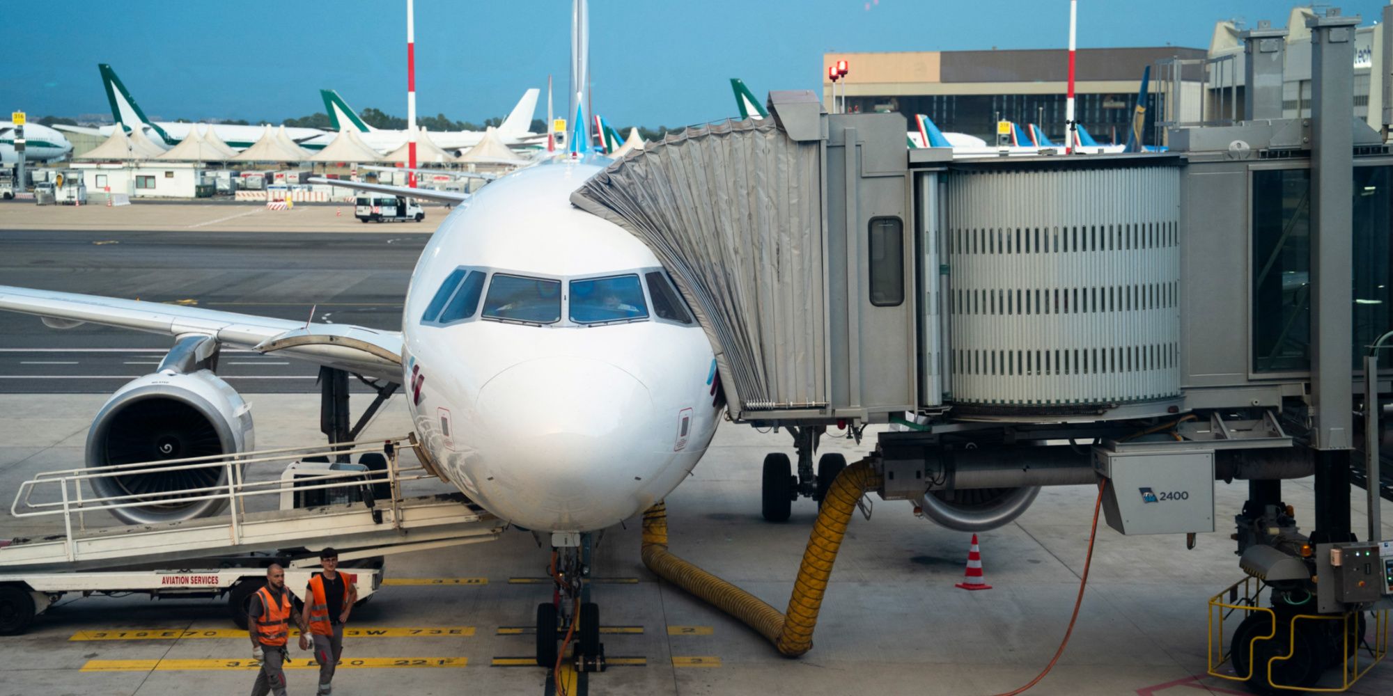 Une personne sans formation peut-elle faire atterrir d’urgence un avion ? «Impossible», tranche un expert aéronautique