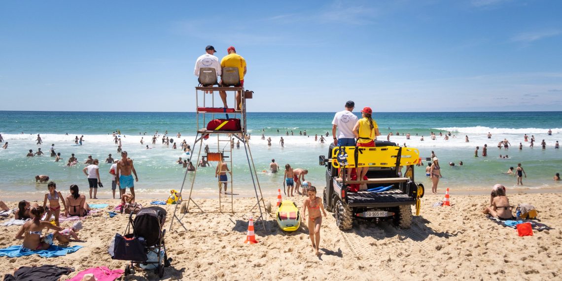 Sur les plages de Gironde, les CRS maîtres-nageurs sauveteurs en première ligne face à la délinquance de l’été