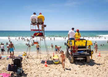 Sur les plages de Gironde, les CRS maîtres-nageurs sauveteurs en première ligne face à la délinquance de l’été
