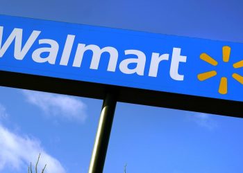 Texas : Un grand-père de 45 ans incarcéré après la découverte d’un bébé dans une poubelle de supermarché