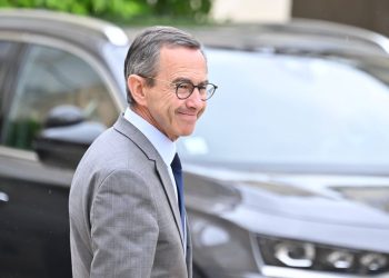 Le ministère de l’Intérieur en passe de réduire les déplacements en France d’un « certain nombre de dignitaires algériens »