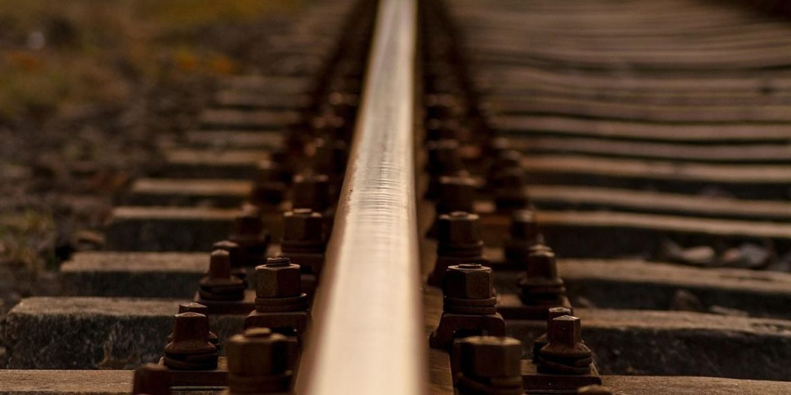 Un couple tué par un train en Espagne, le chauffeur les aurait vus se battre juste avant l’impact