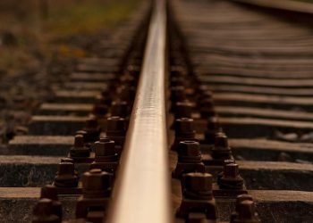 Un couple tué par un train en Espagne, le chauffeur les aurait vus se battre juste avant l’impact