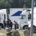 Pas-de-Calais : Un migrant retrouvé mort, probablement après une chute du camion sur lequel il comptait voyager