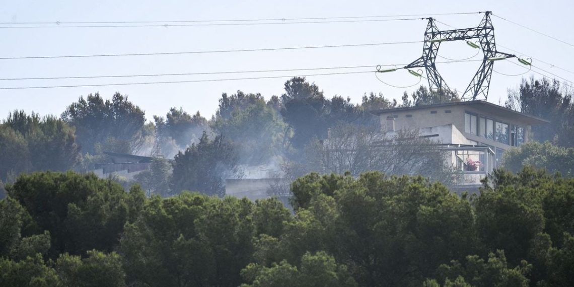 Incendie à Martigues : Le feu est contenu mais 300 pompiers sont toujours engagés sur le terrain
