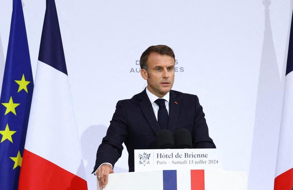 Macron fourbit ses annonces militaires ; rééquilibrage en vue à l’Assemblée… Les indiscrets du JDD