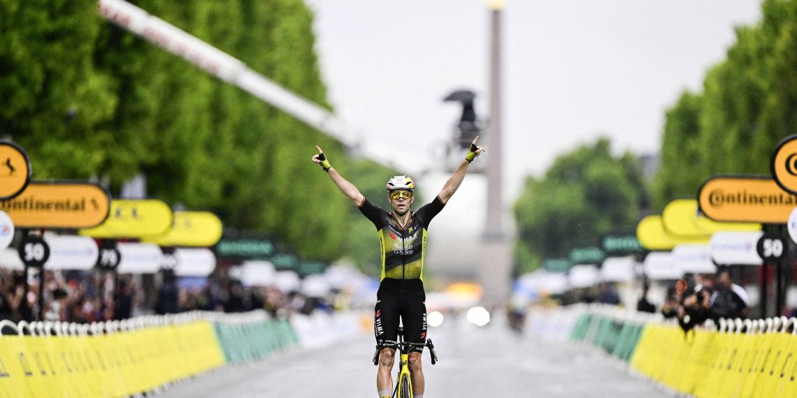 Tour de France : Van Aert triomphe sur les Champs-Élysées, Pogacar enflamme Montmartre