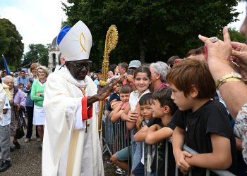 Sainte-Anne-d’Auray : 30 000 fidèles, un cardinal et un appel à la reconquête spirituelle