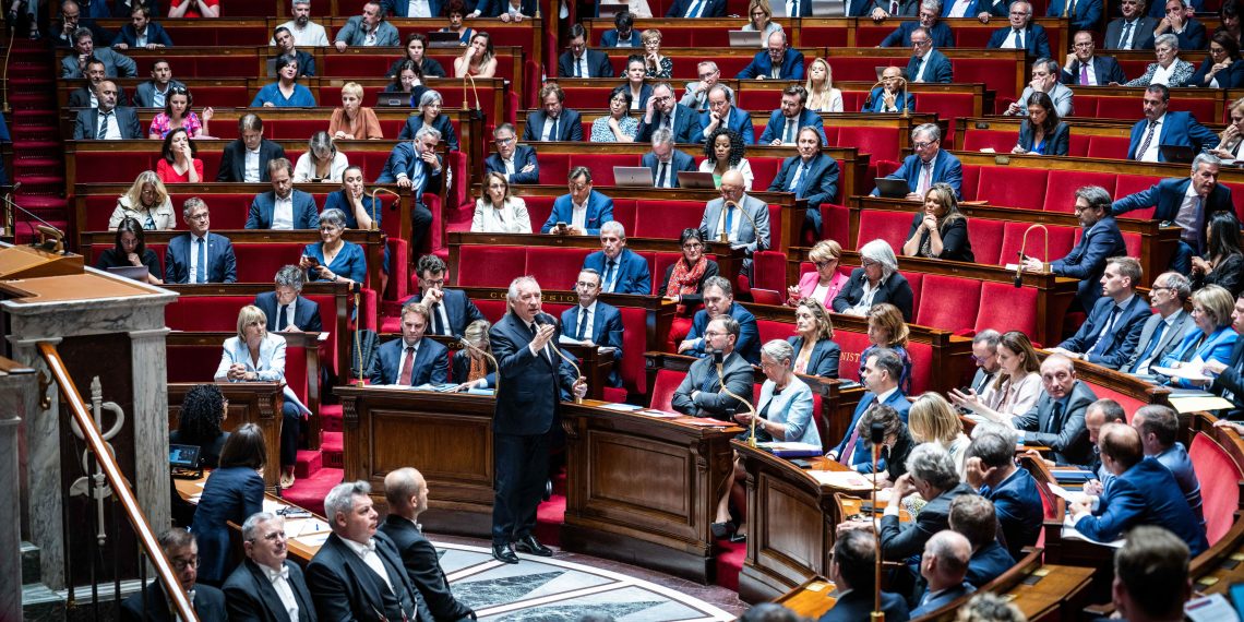 François Bayrou : que vaut vraiment son bilan législatif à Matignon ?