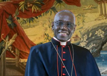Le cardinal Sarah, messager du pape, en pèlerin de la foi bretonne