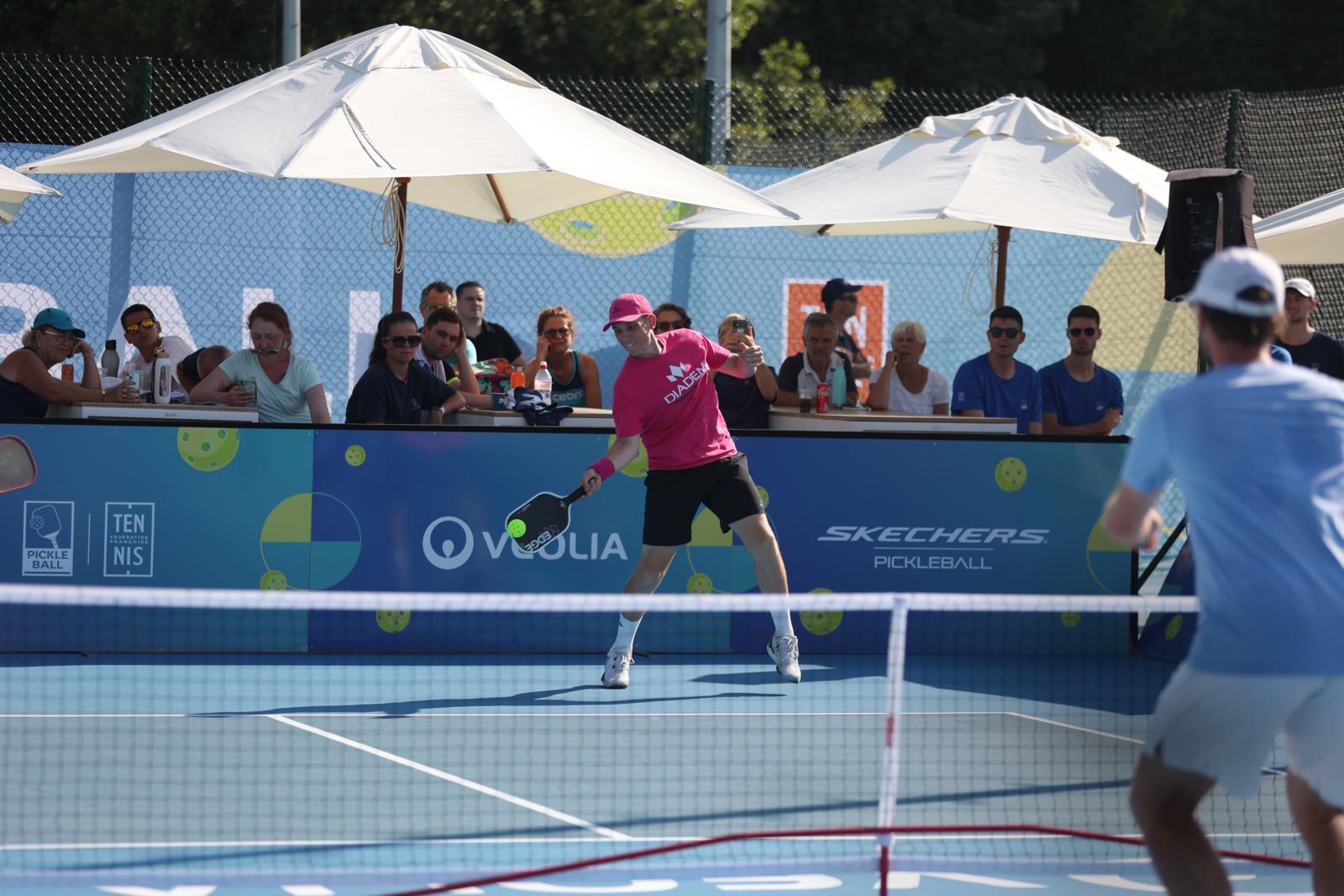 Pickleball : l’autre sport de raquette qui séduit la France