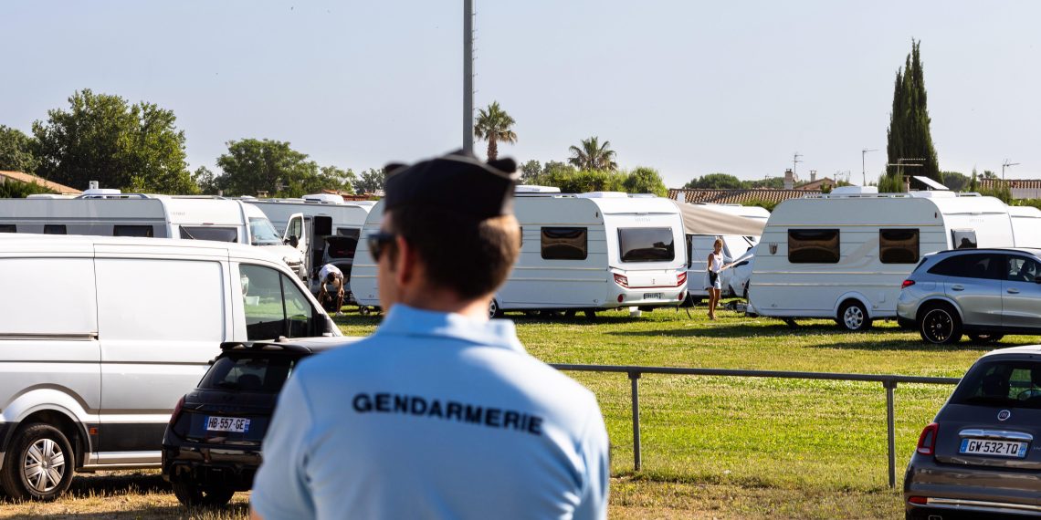 Gens du voyage : les maires débordés face aux campements d’été