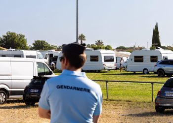 Gens du voyage : les maires débordés face aux campements d’été