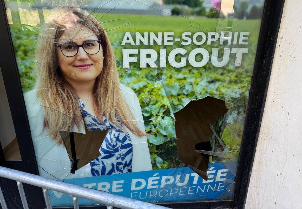 «Intimidations de l’ultragauche» : une permanence RN saccagée à Reims