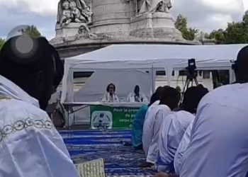 Paris : la mobilisation d’une confrérie islamique sur la place de la République suscite de vives réactions