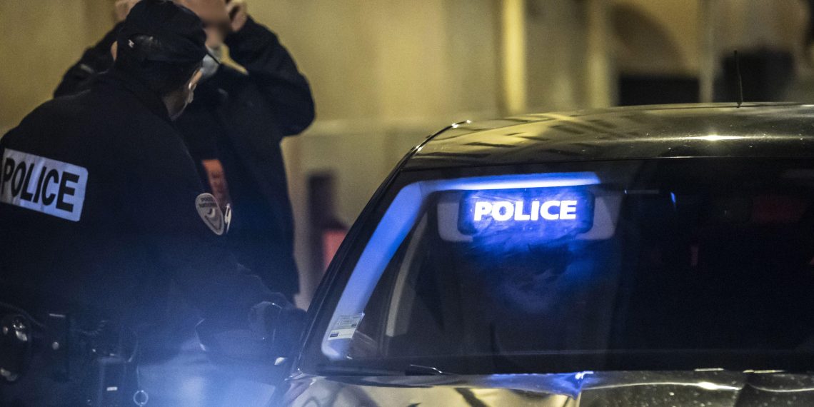 Nuit de violences à Béziers : une cinquantaine d’individus tendent un guet-apens aux forces de l’ordre, un policier blessé