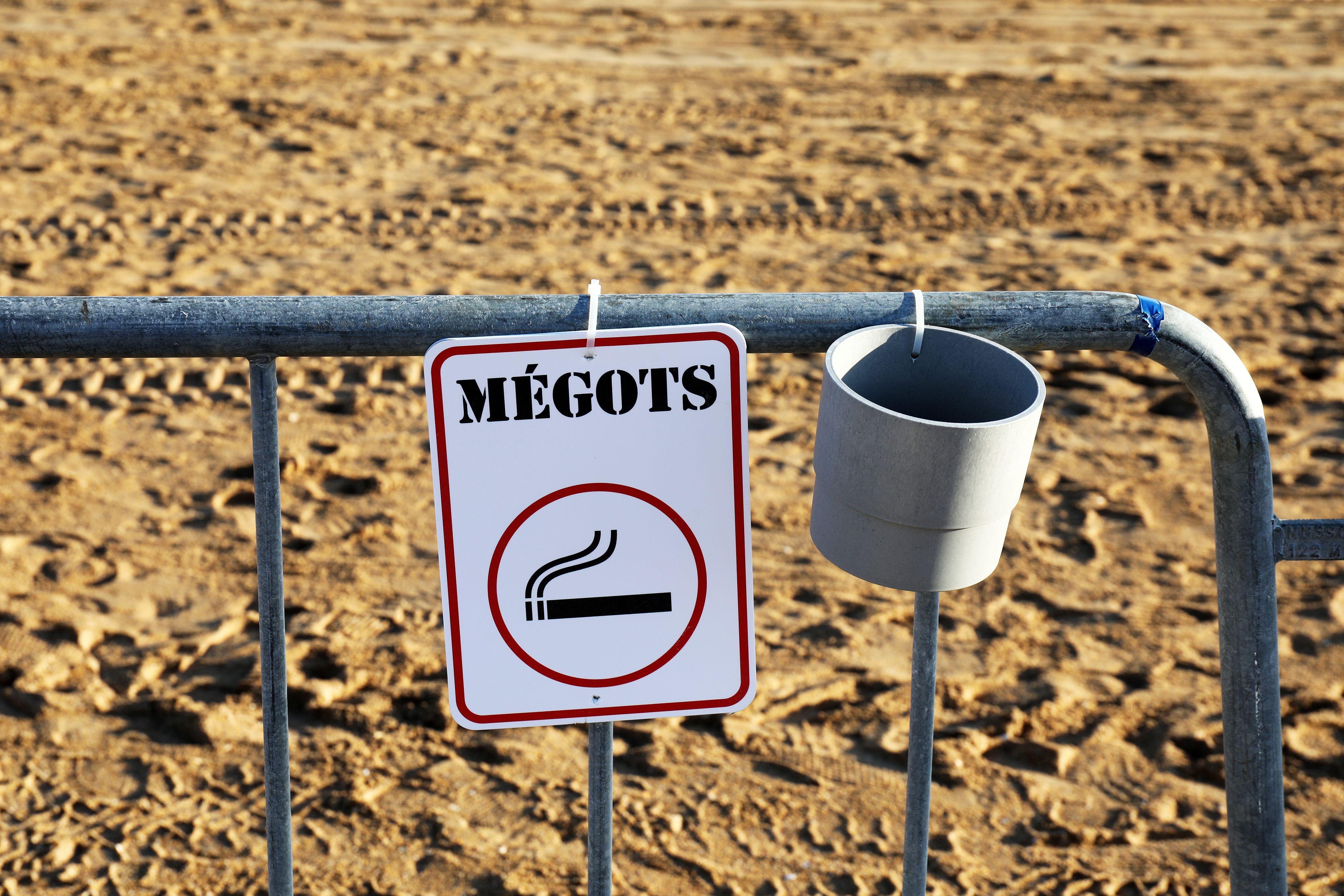 Interdiction de fumer sur les plages : une mesure antisociale qui favorise les riches