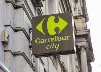 «Un village d’enfants gâtés qui croient que tout leur appartient» : des stars s’opposent à l’implantation d’un Carrefour City dans leur quartier de Paris