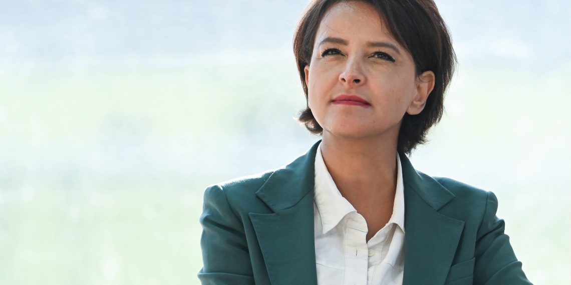 «La République des copines», «parachutée» : la nomination de Najat Vallaud-Belkacem à la Cour des comptes fait réagir