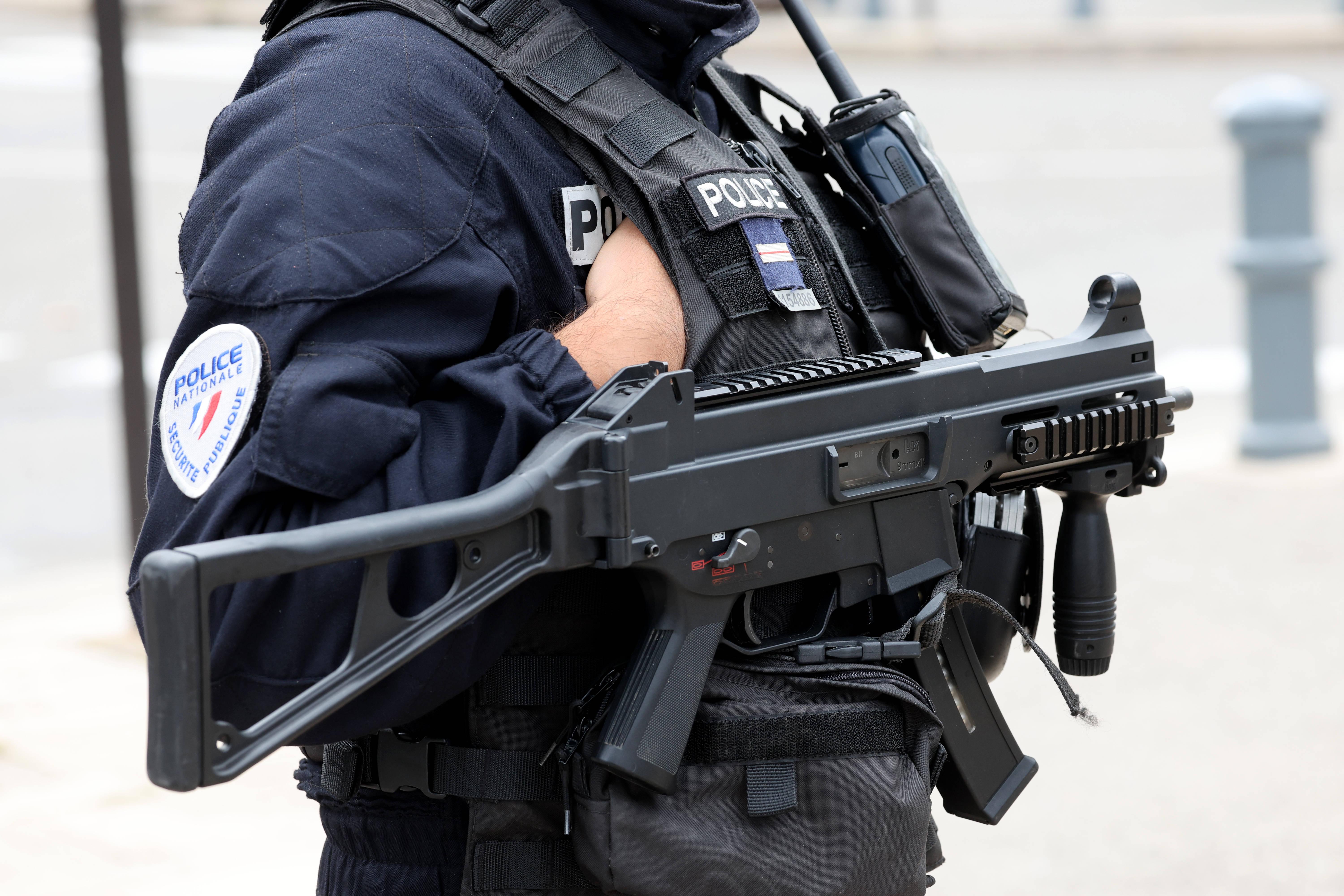 Versailles : une jeune femme de 18 ans poignardée dans le dos à de plusieurs reprises, son pronostic engagé