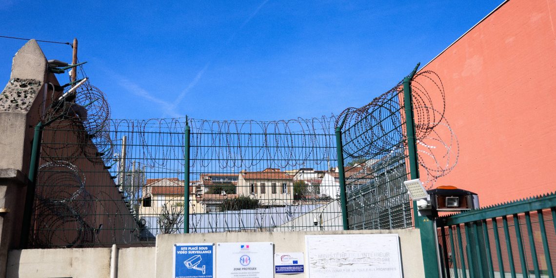 Marseille : un Algérien sous OQTF libéré par erreur à la place d’un Tunisien