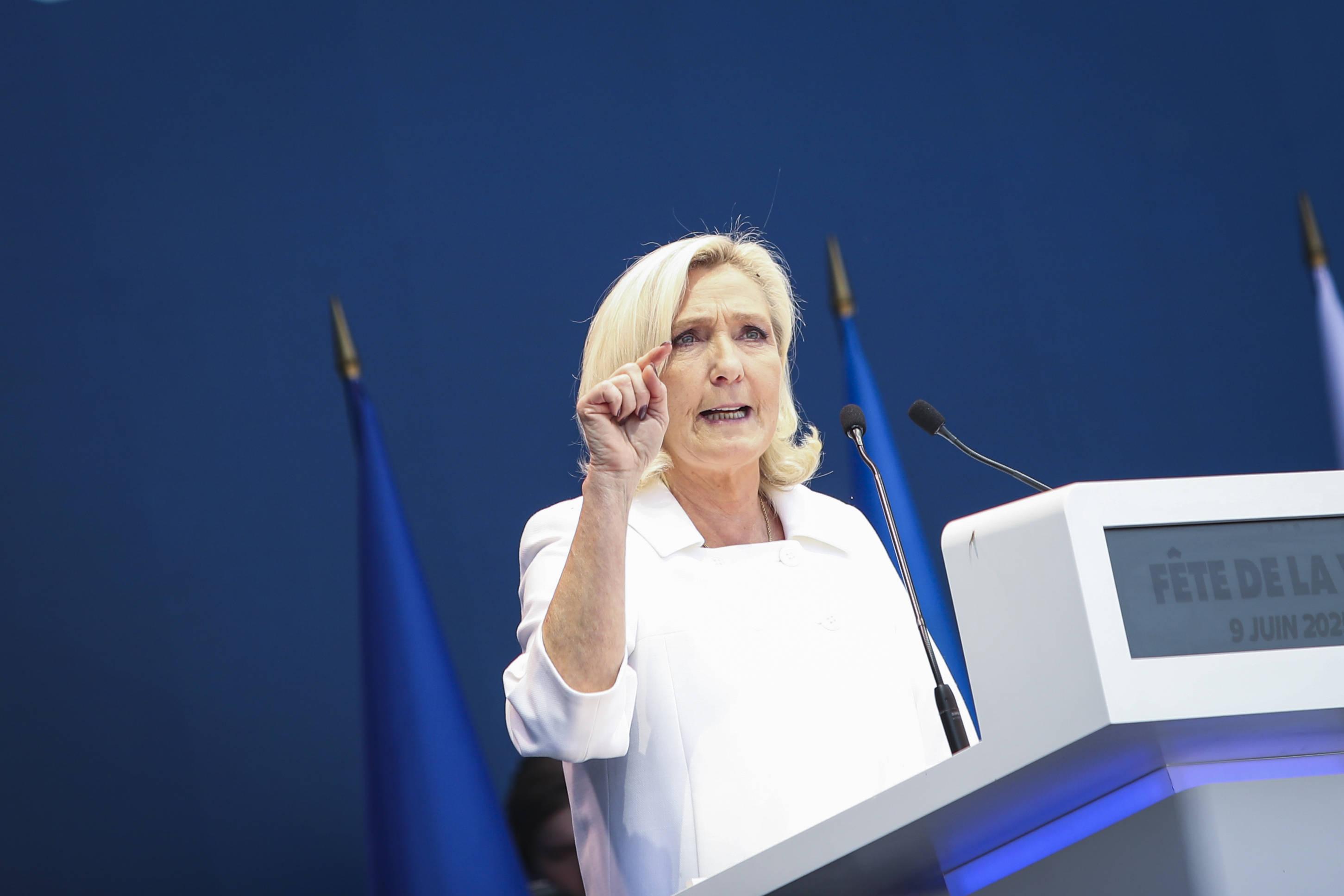 Vagues de chaleur : RN et UDR promettent un «grand plan pour la climatisation»