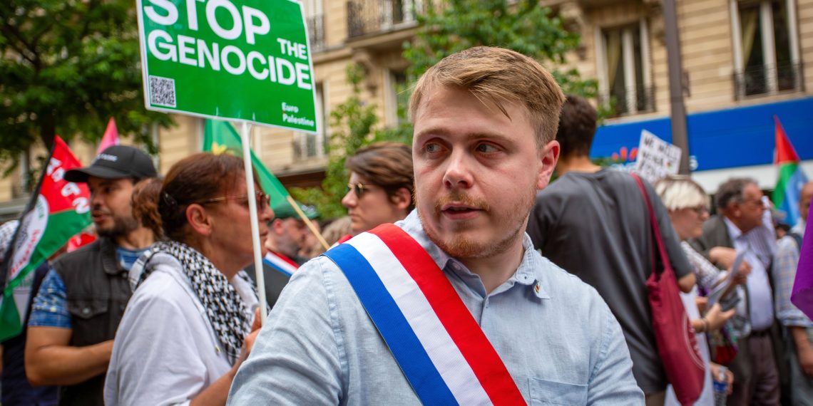 Barbecue non autorisé et affichage sauvage : Louis Boyard verbalisé par la maire de Villeneuve-Saint-Georges