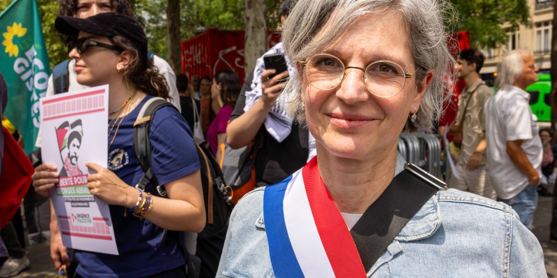 Blois : des tracteurs débarquent devant la permanence EELV après la polémique Sandrine Rousseau