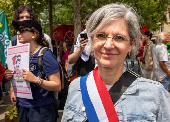 Blois : des tracteurs débarquent devant la permanence EELV après la polémique Sandrine Rousseau