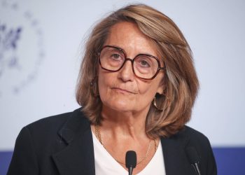 Fin des 35 heures : la porte-parole du gouvernement veut se débarrasser de ce «boulet»